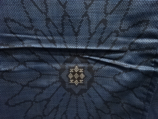 JAPANESE KIMONO / ANTIQUE KIMONO / SILK / DORO OSHIMA TSUMUGI / WOVEN FLOWER CREST / 5MARUKI